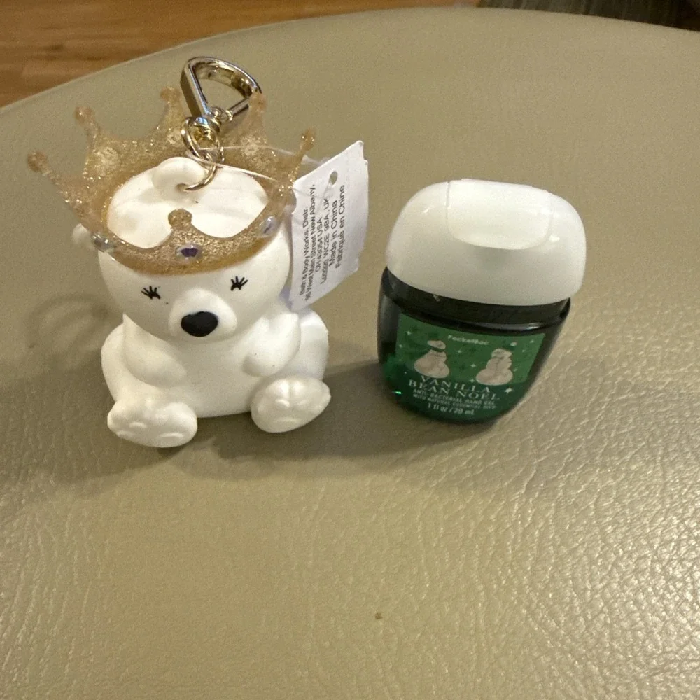 BBW Crown Royal Polar Bear Pocketbac Holder‎ And Vanilla Bean Noel Sanitizer Gel
